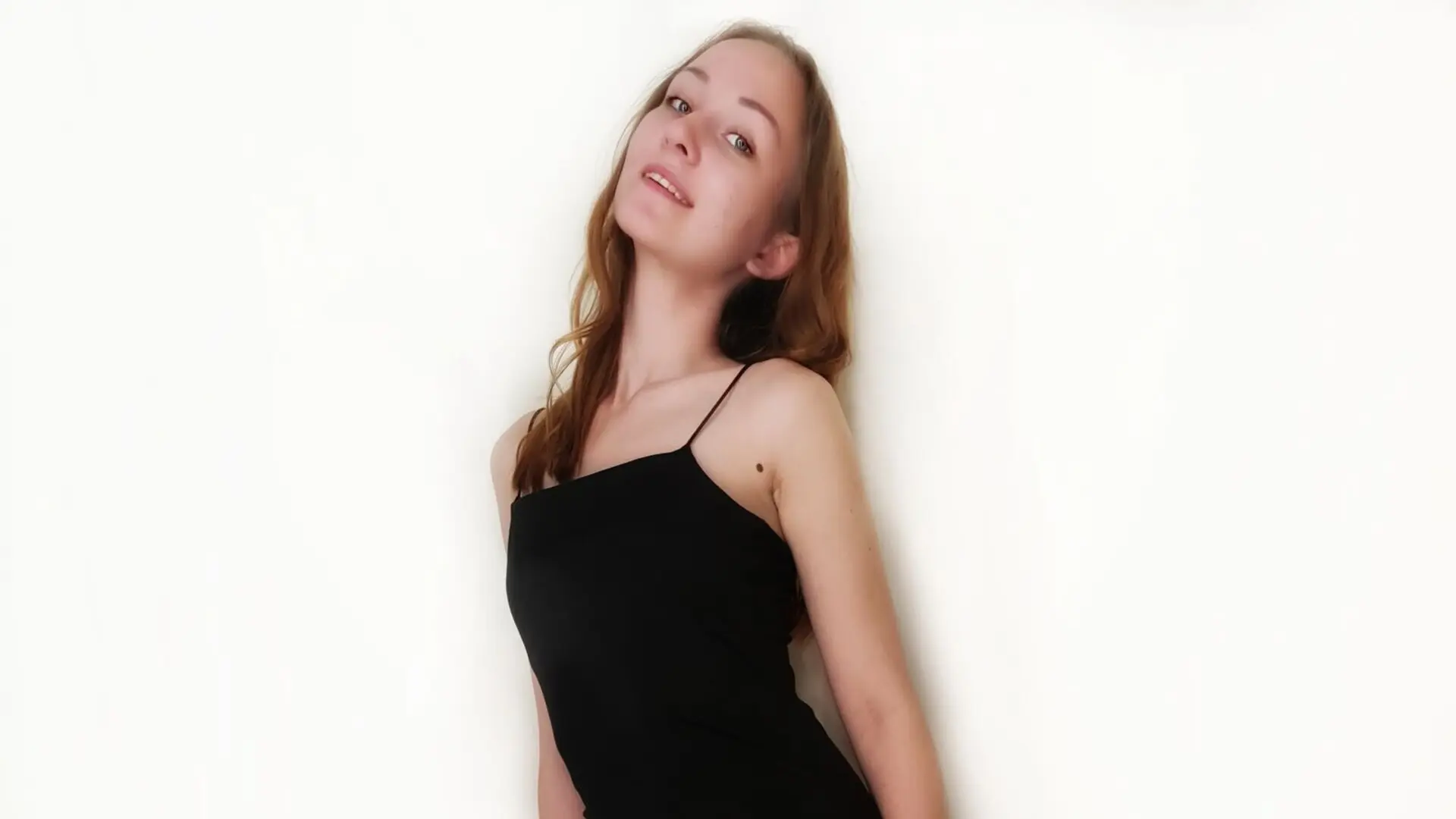 Start Anal Finger AdelinaBrows