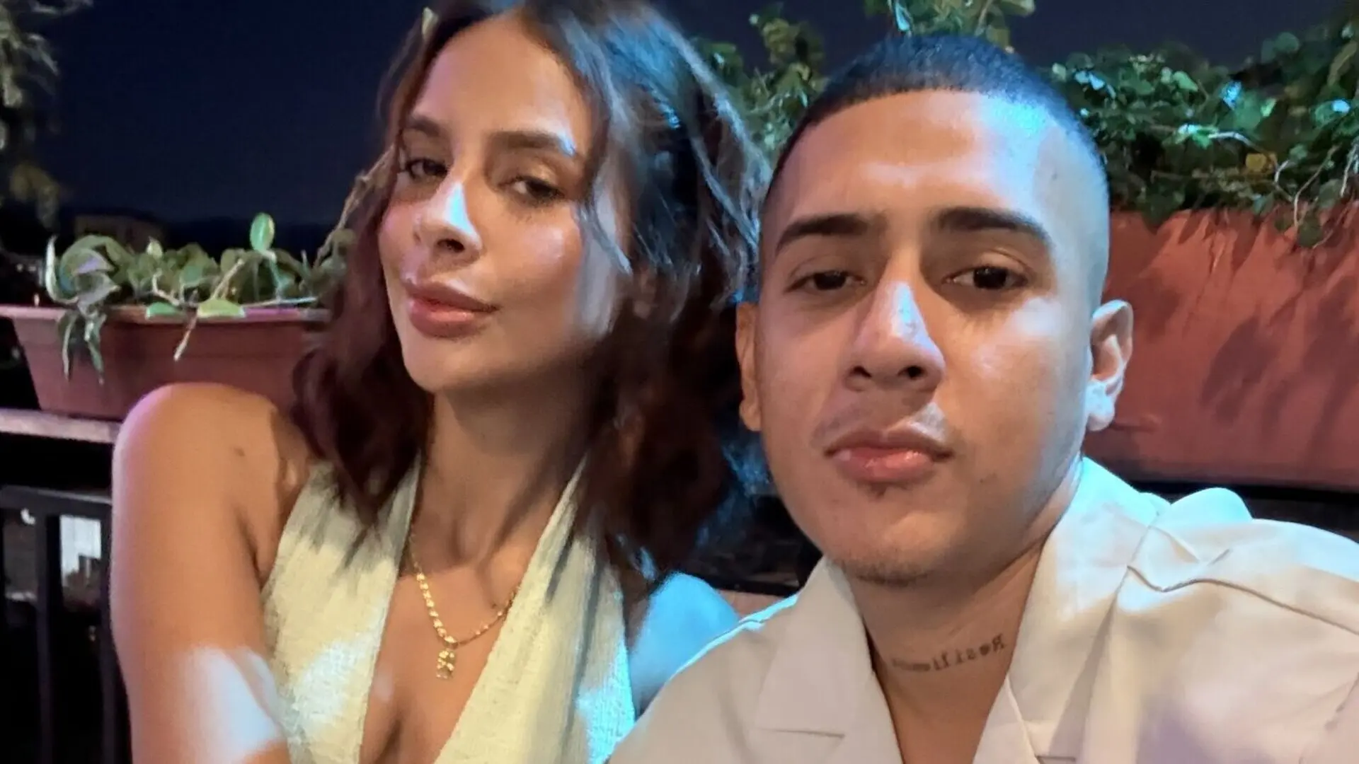 Start Anal Finger AishaAndConnor