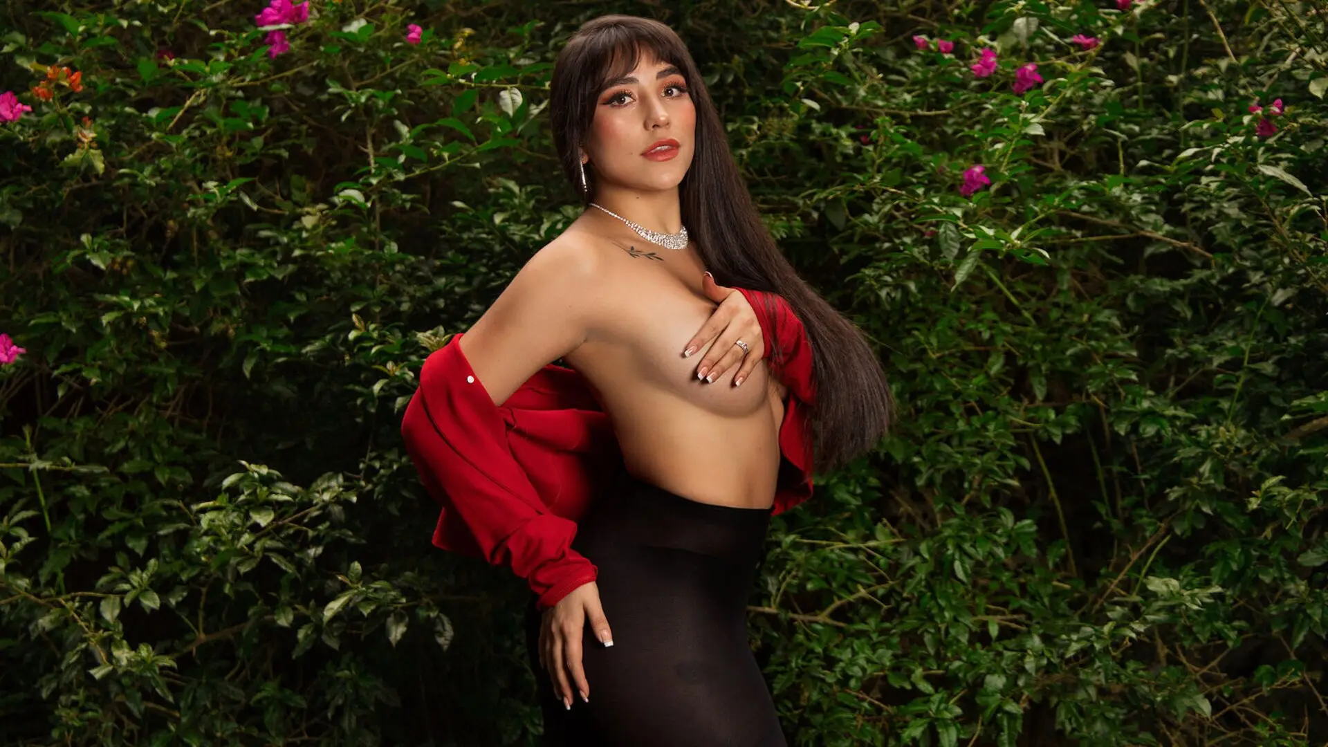 Start Anal Finger AlahiaMayer