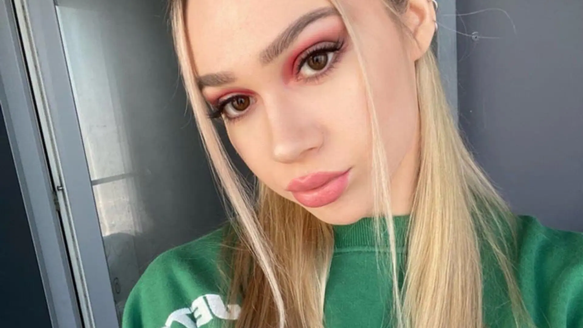 Start Anal Finger AriaSpace