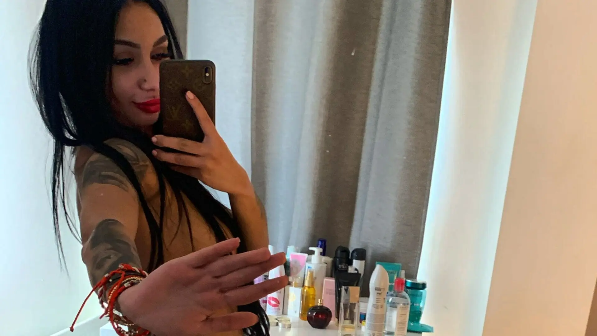 Start Anal Finger ArianaLouis