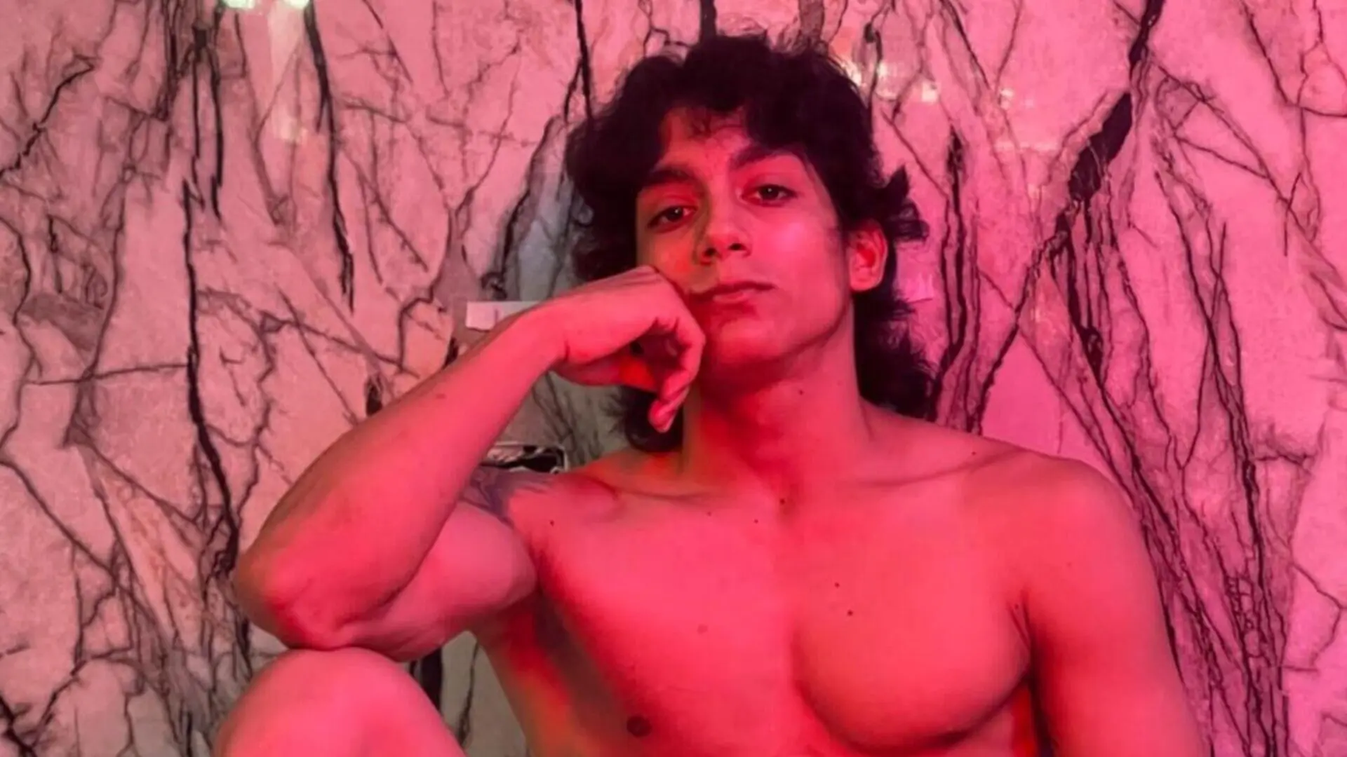 Start Anal Finger AxelRose