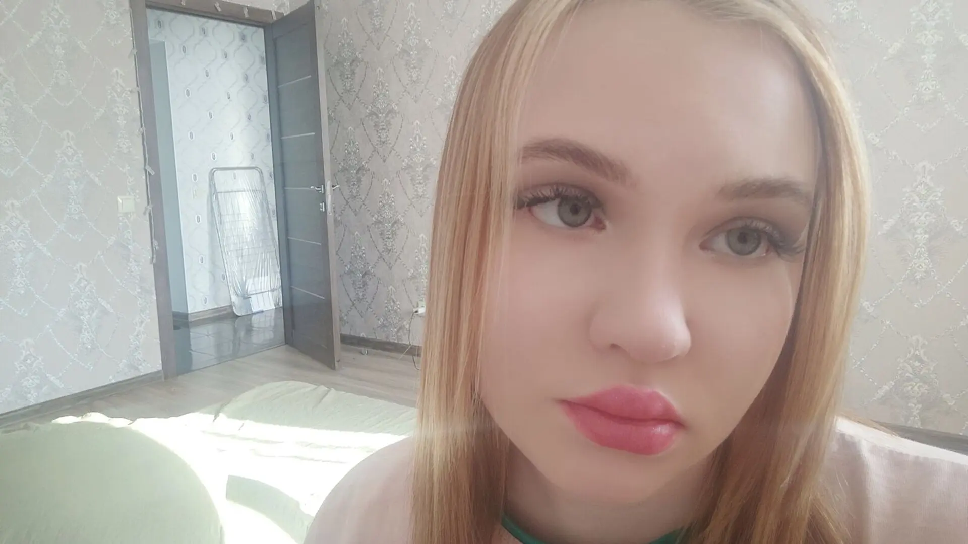 Start Anal Finger BettyHaris