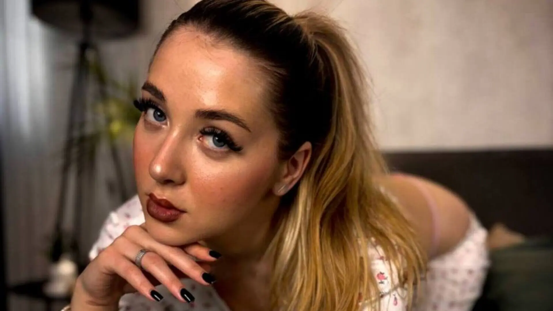 Start Anal Finger EmilyHawke