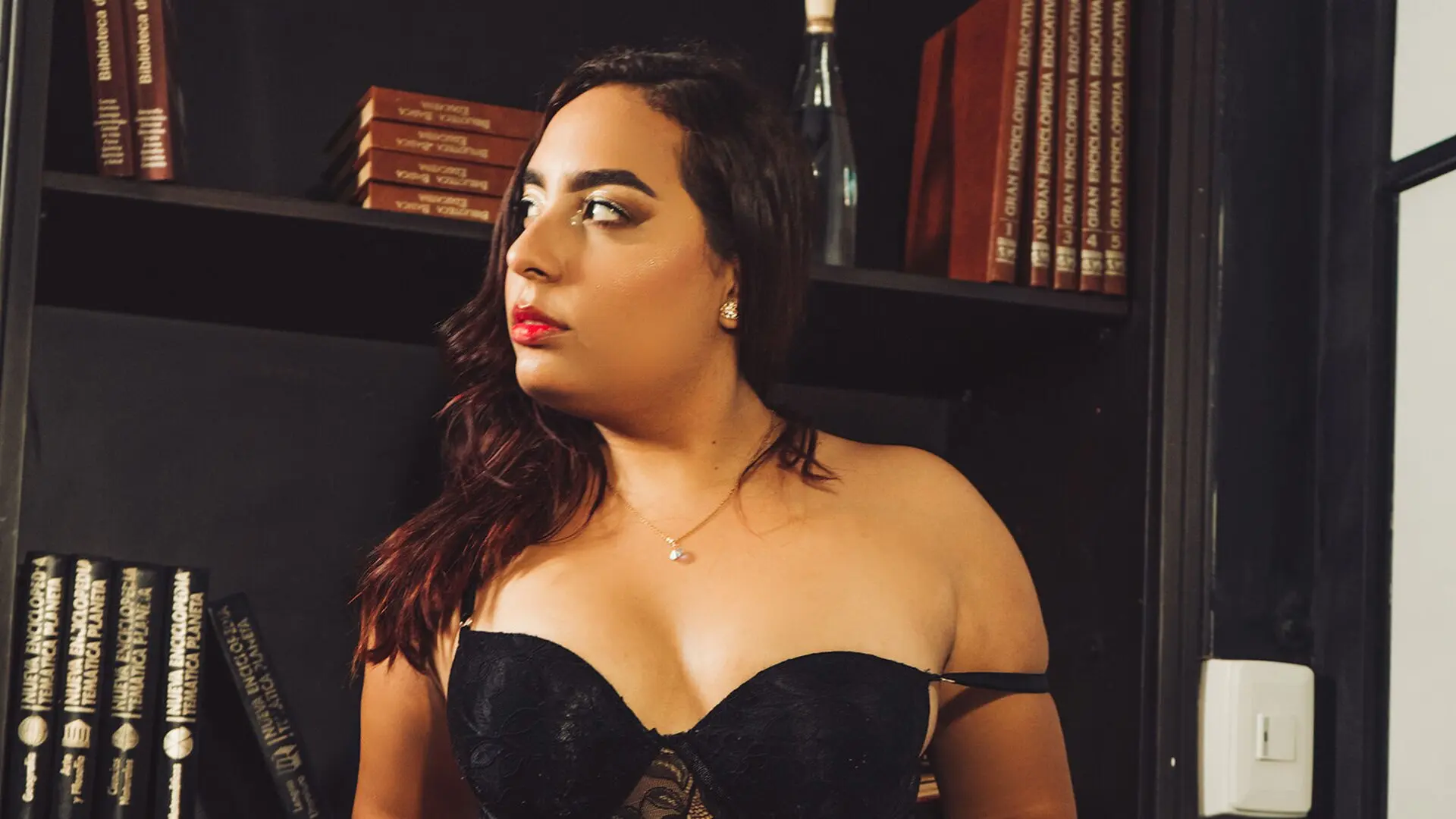 Start Anal Finger EmmaSkinner