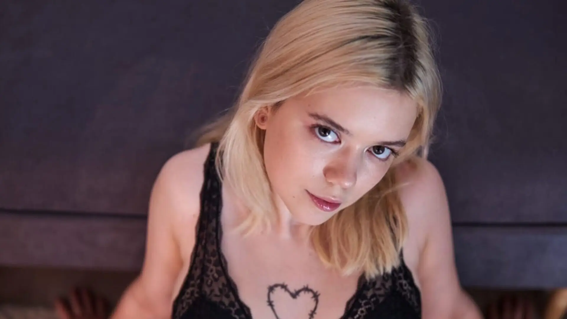 Start Anal Finger HannahBekker
