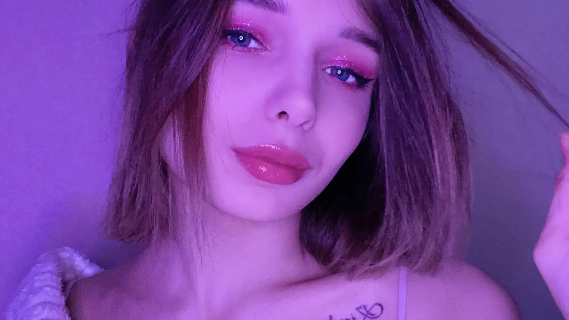 Start Anal Finger LexyHoward