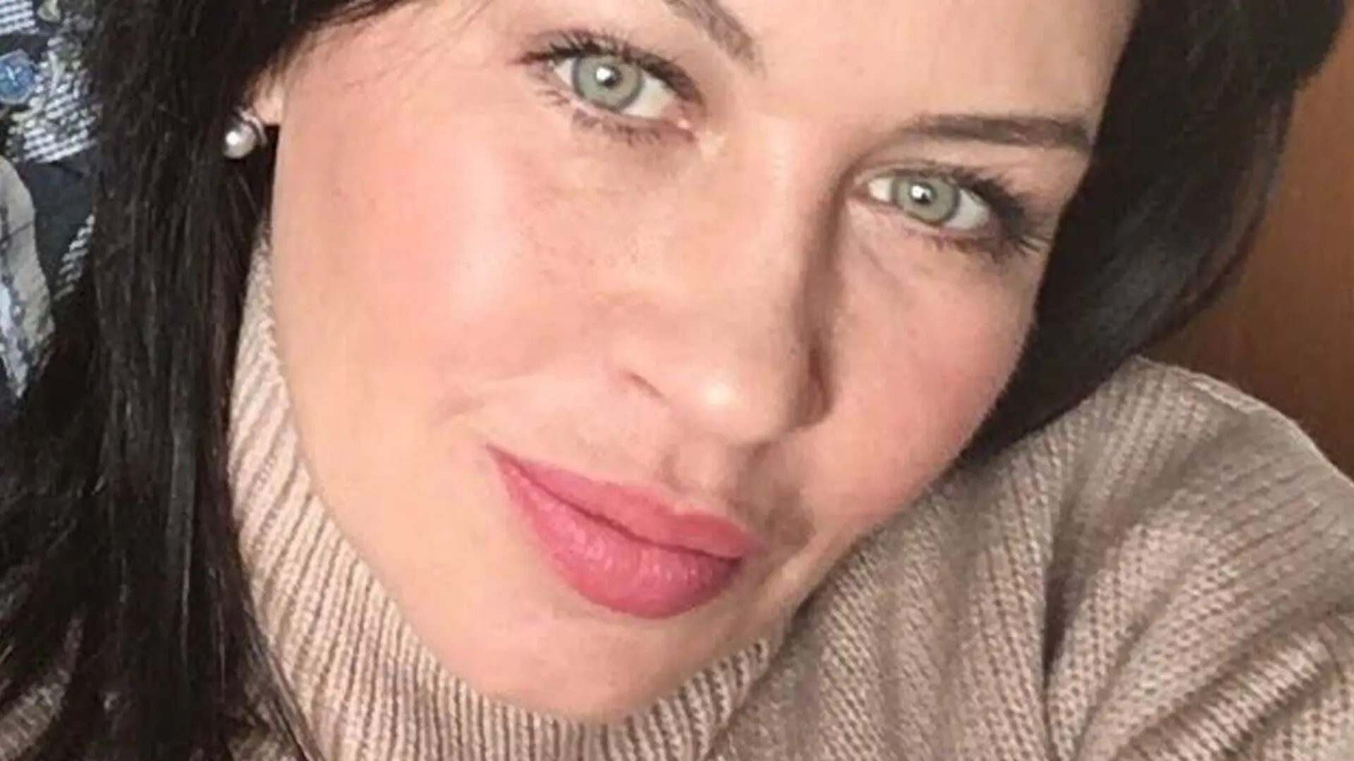 Start Anal Finger SaraVamp