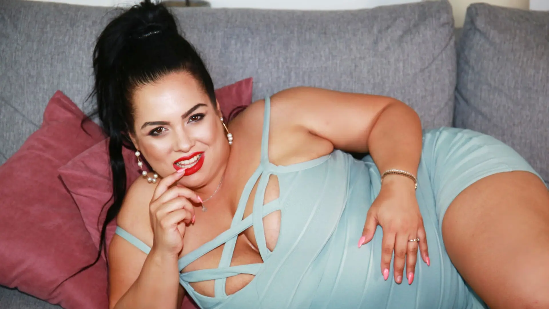 Start Anal Finger SofiaAlisson